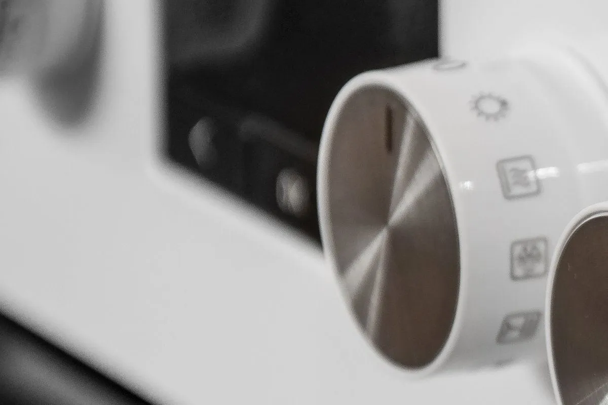 10 funkcí trouby včetně horkovzdušného pečení