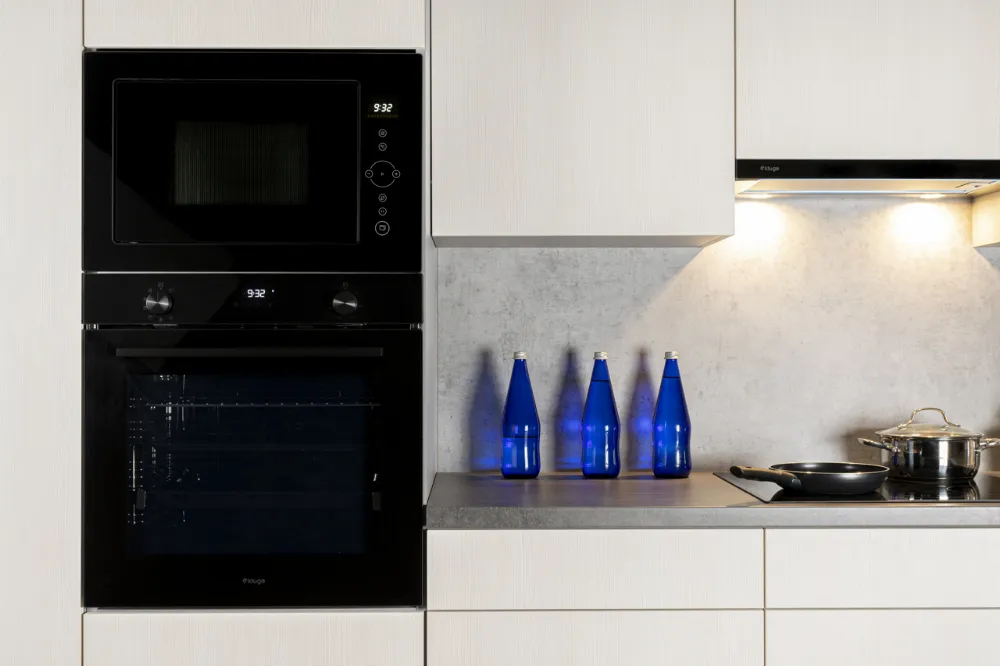 media.product.imagealternatetextformat