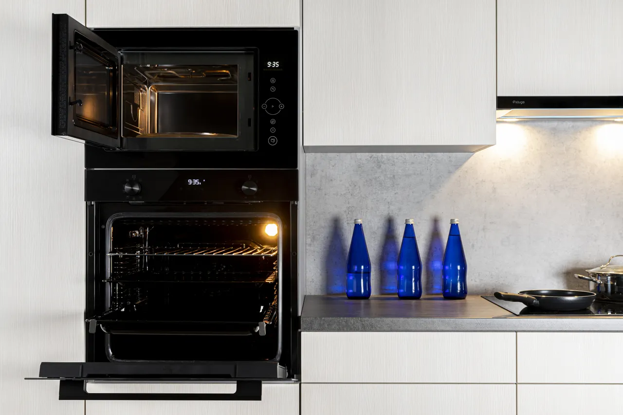 media.product.imagealternatetextformat