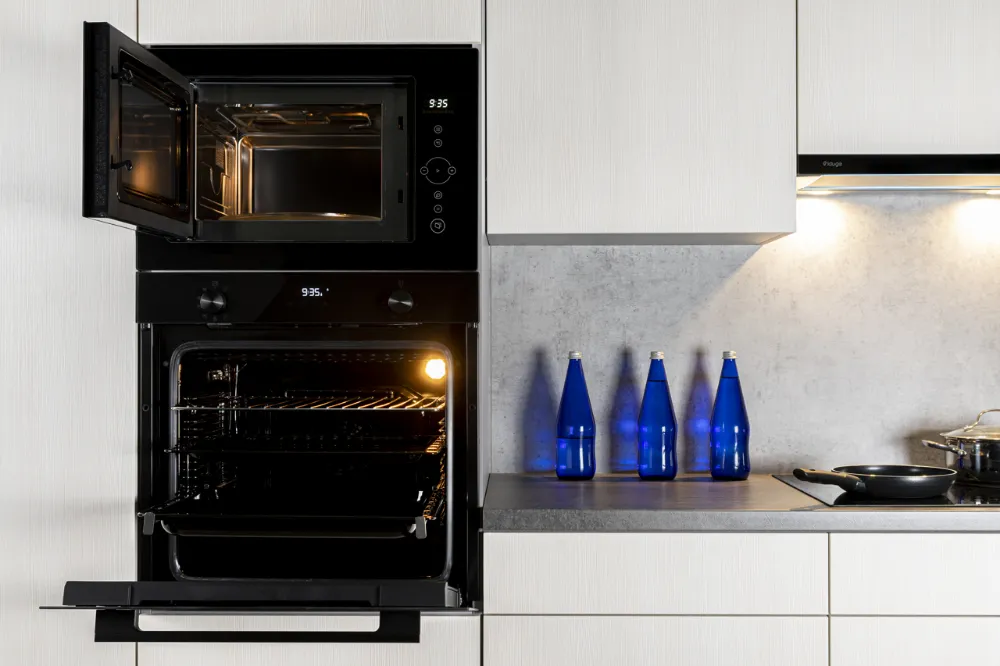 media.product.imagealternatetextformat