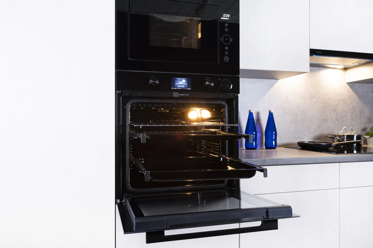 media.product.imagealternatetextformat