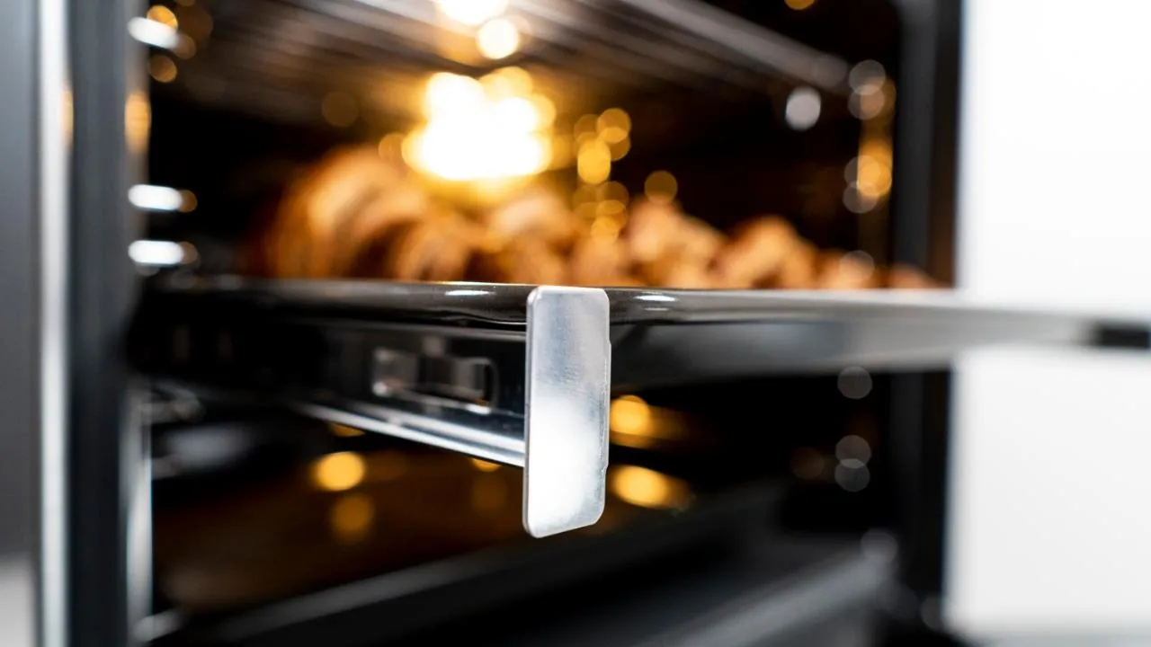 media.product.imagealternatetextformat