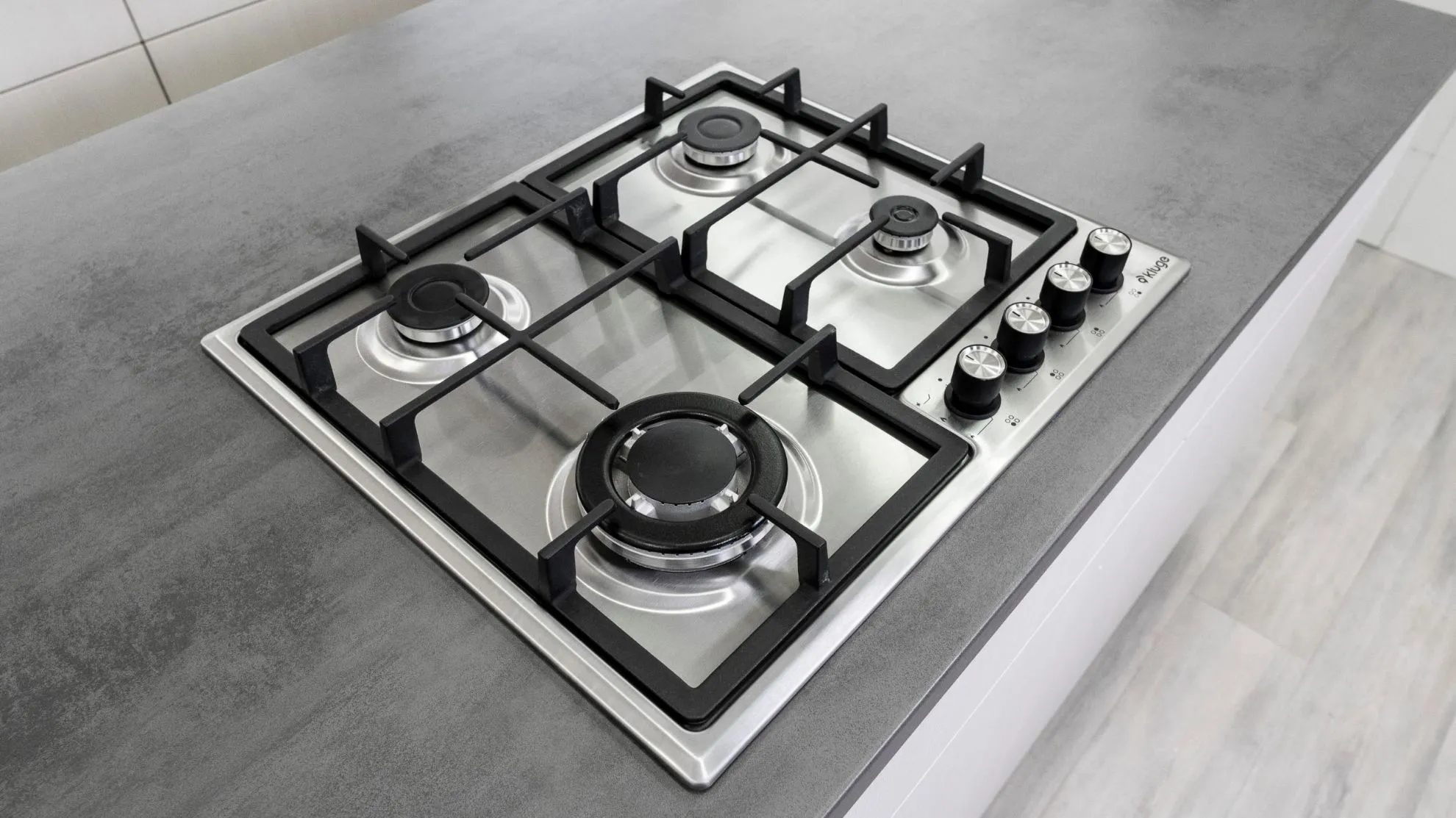 media.product.imagealternatetextformat