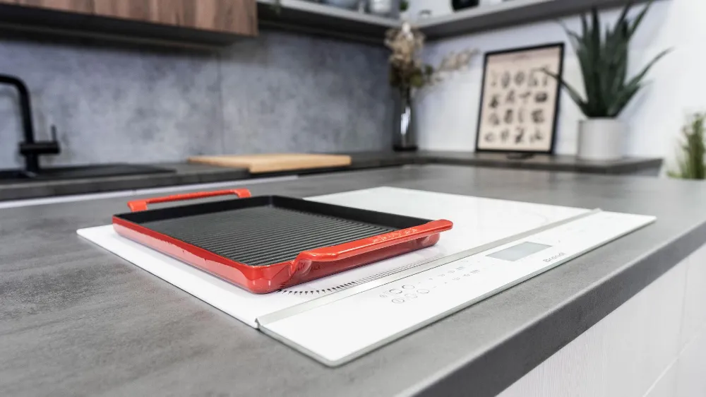 media.product.imagealternatetextformat