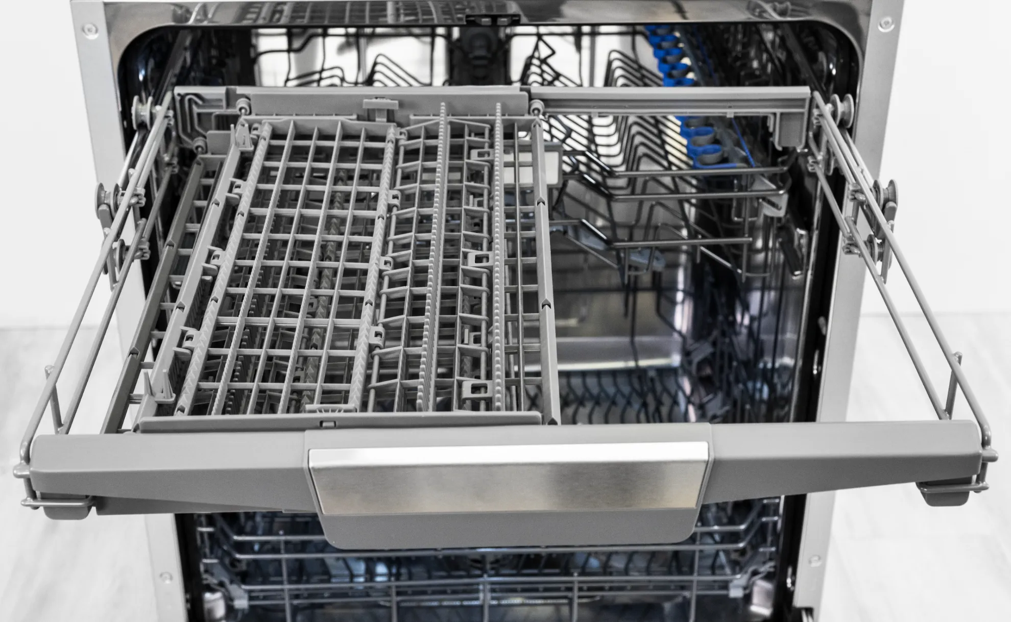 media.product.imagealternatetextformat