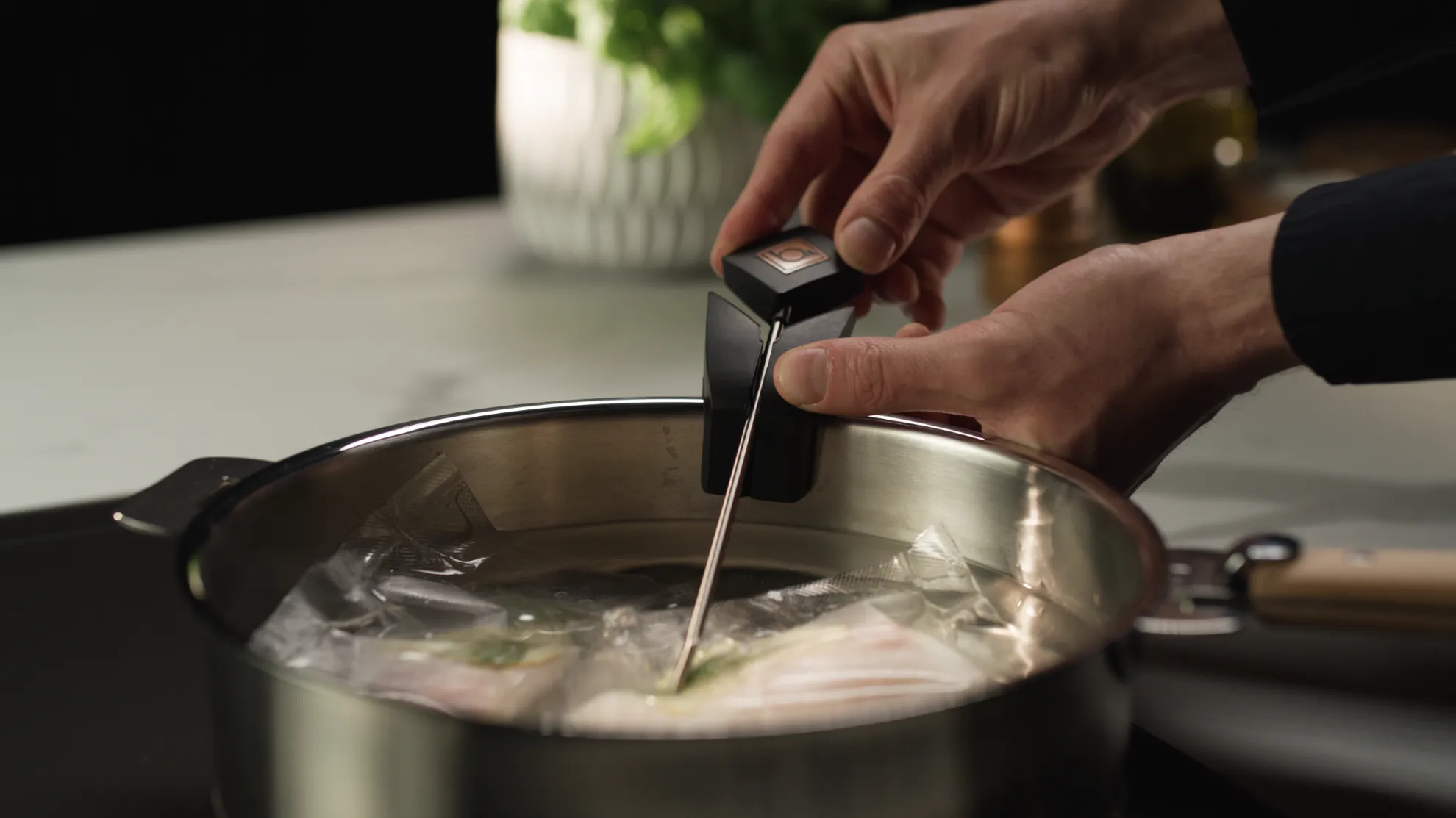 media.product.imagealternatetextformat