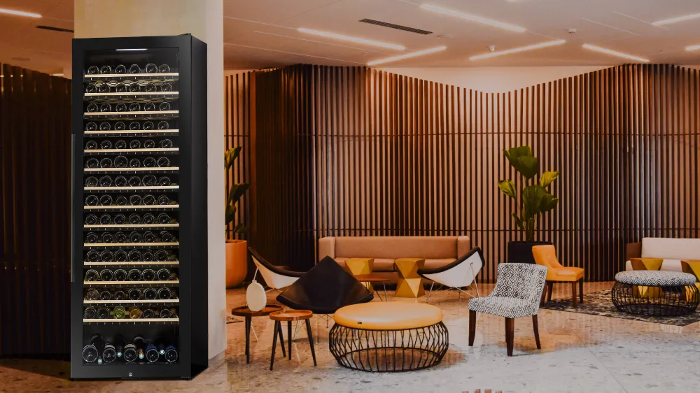 media.product.imagealternatetextformat