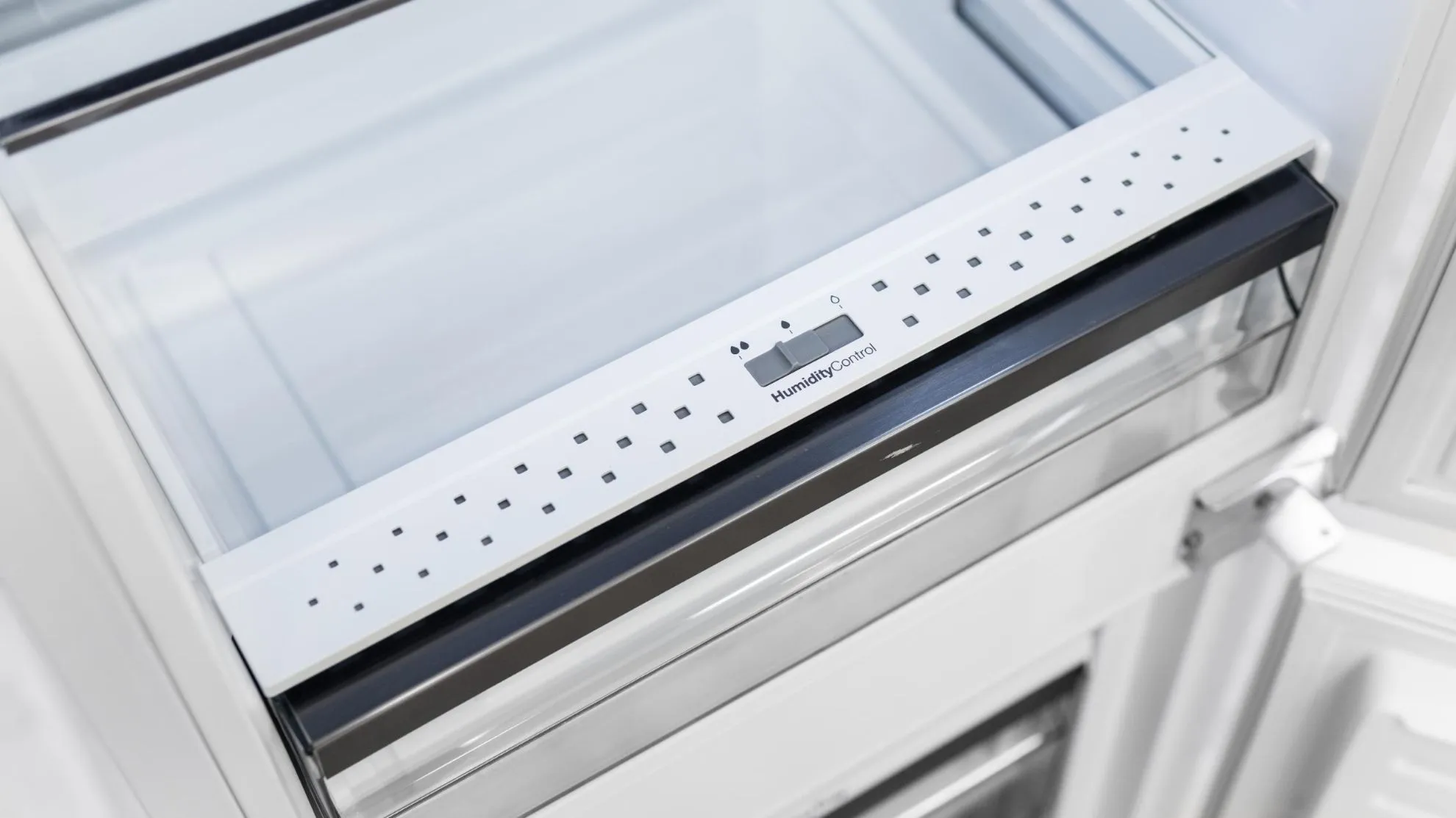 media.product.imagealternatetextformat