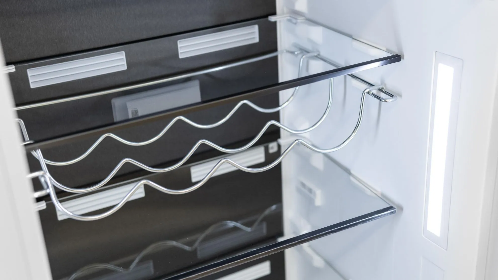 media.product.imagealternatetextformat