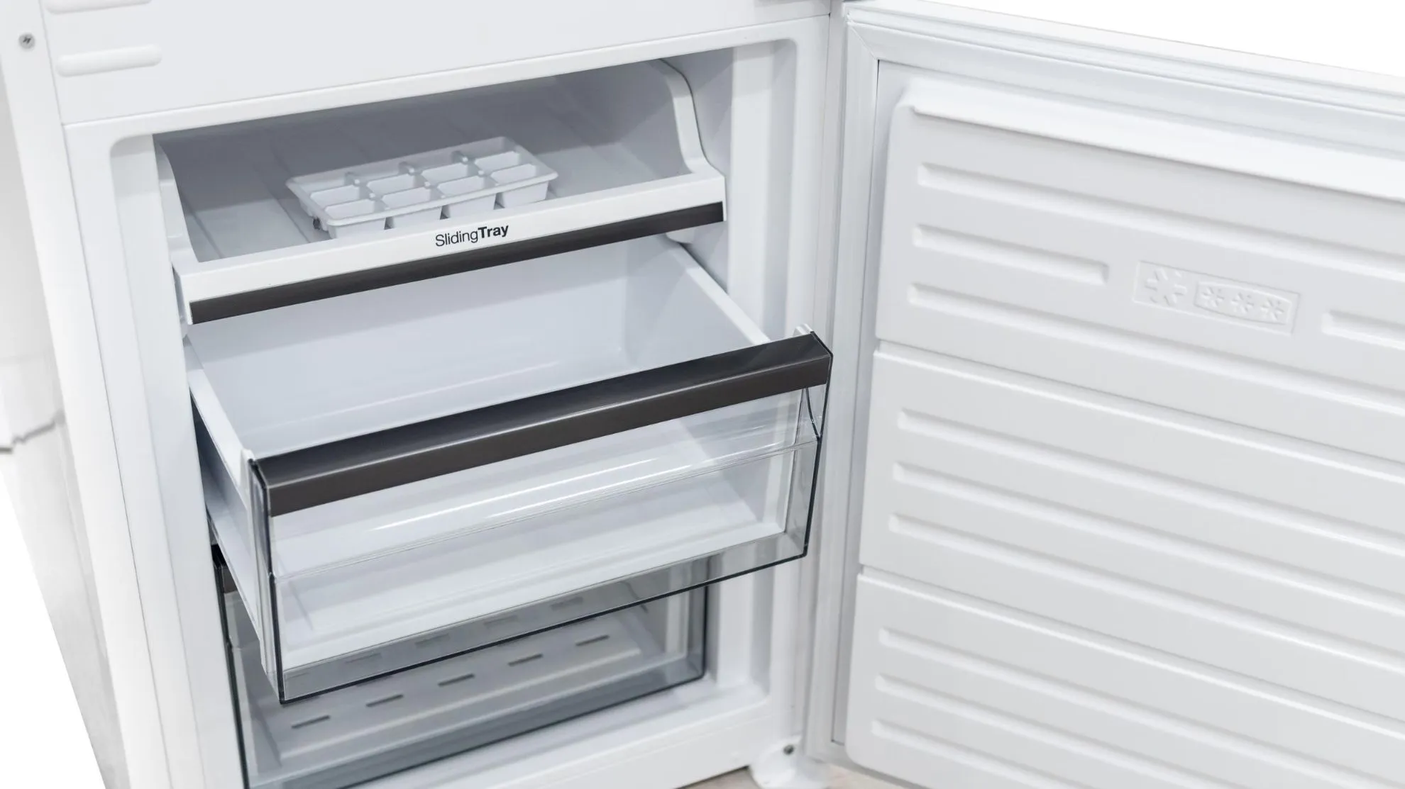 media.product.imagealternatetextformat