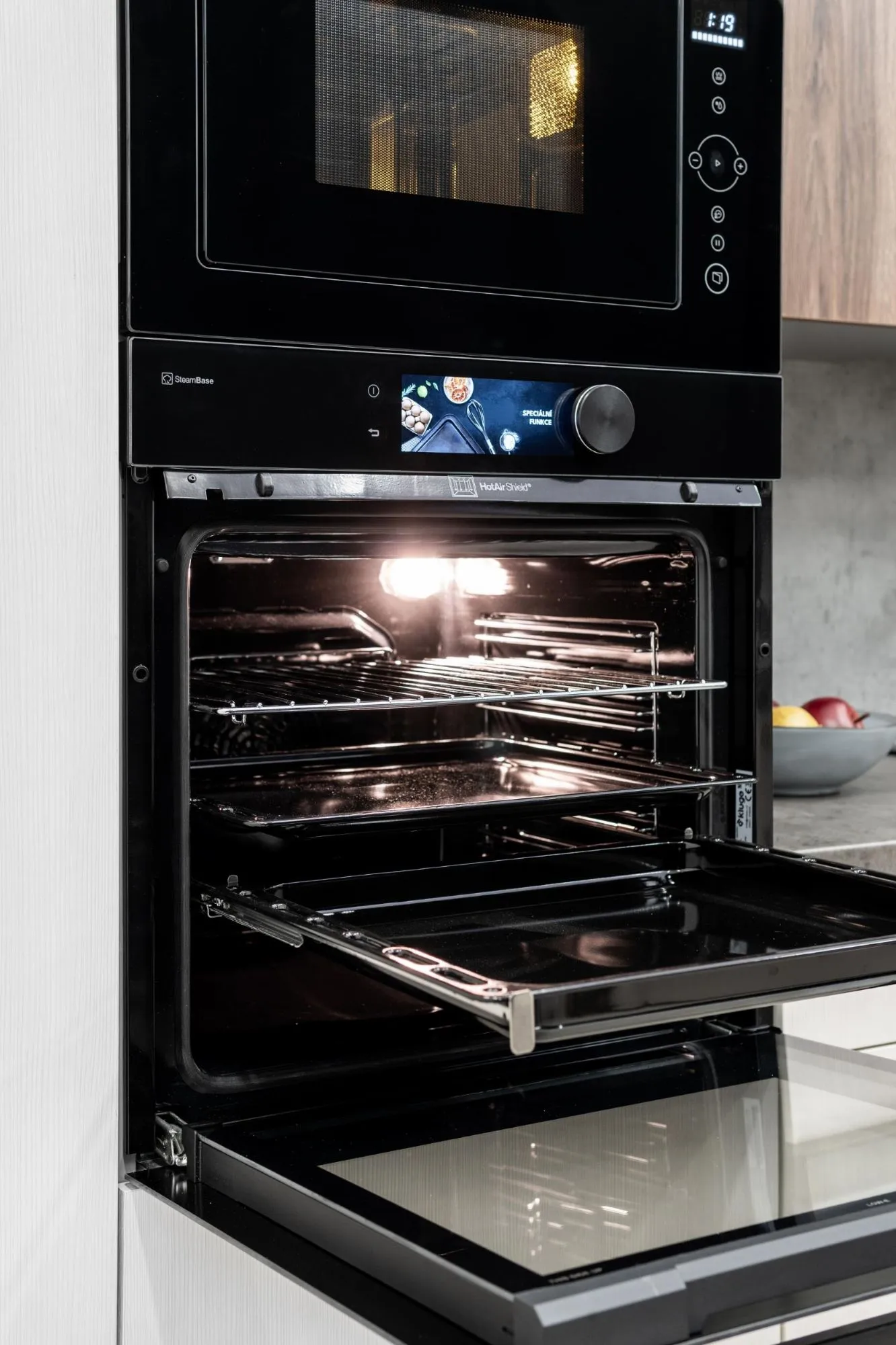 media.product.imagealternatetextformat