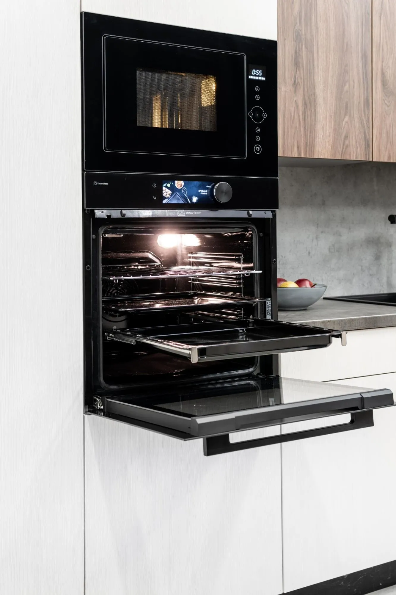 media.product.imagealternatetextformat