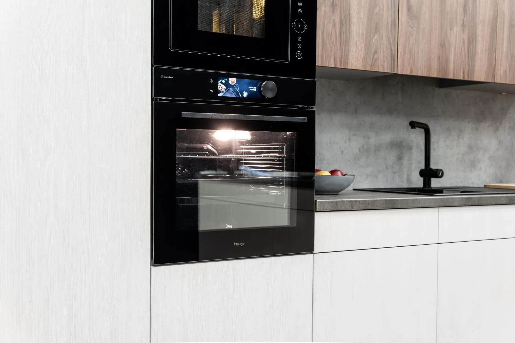 media.product.imagealternatetextformat