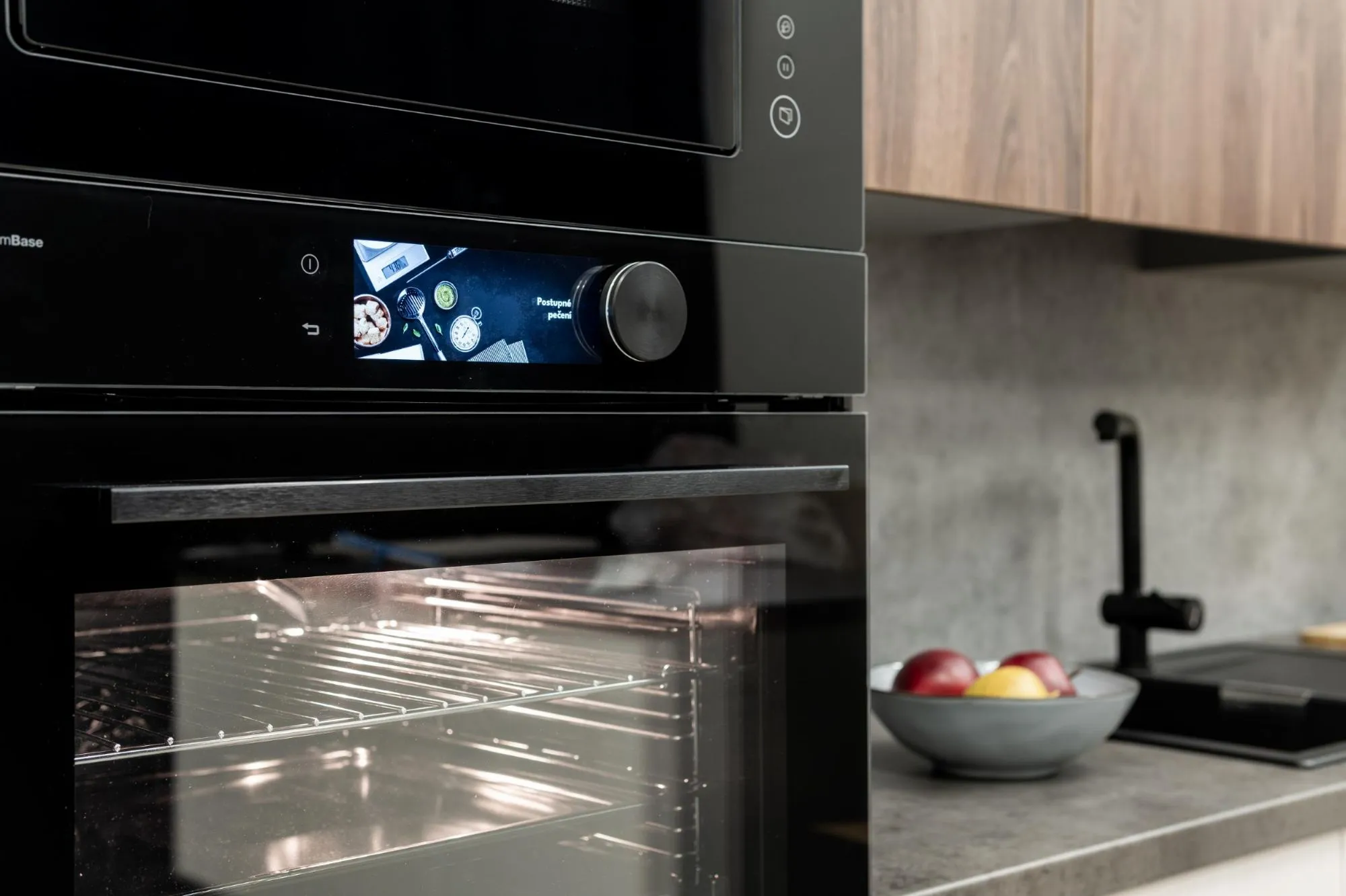 media.product.imagealternatetextformat