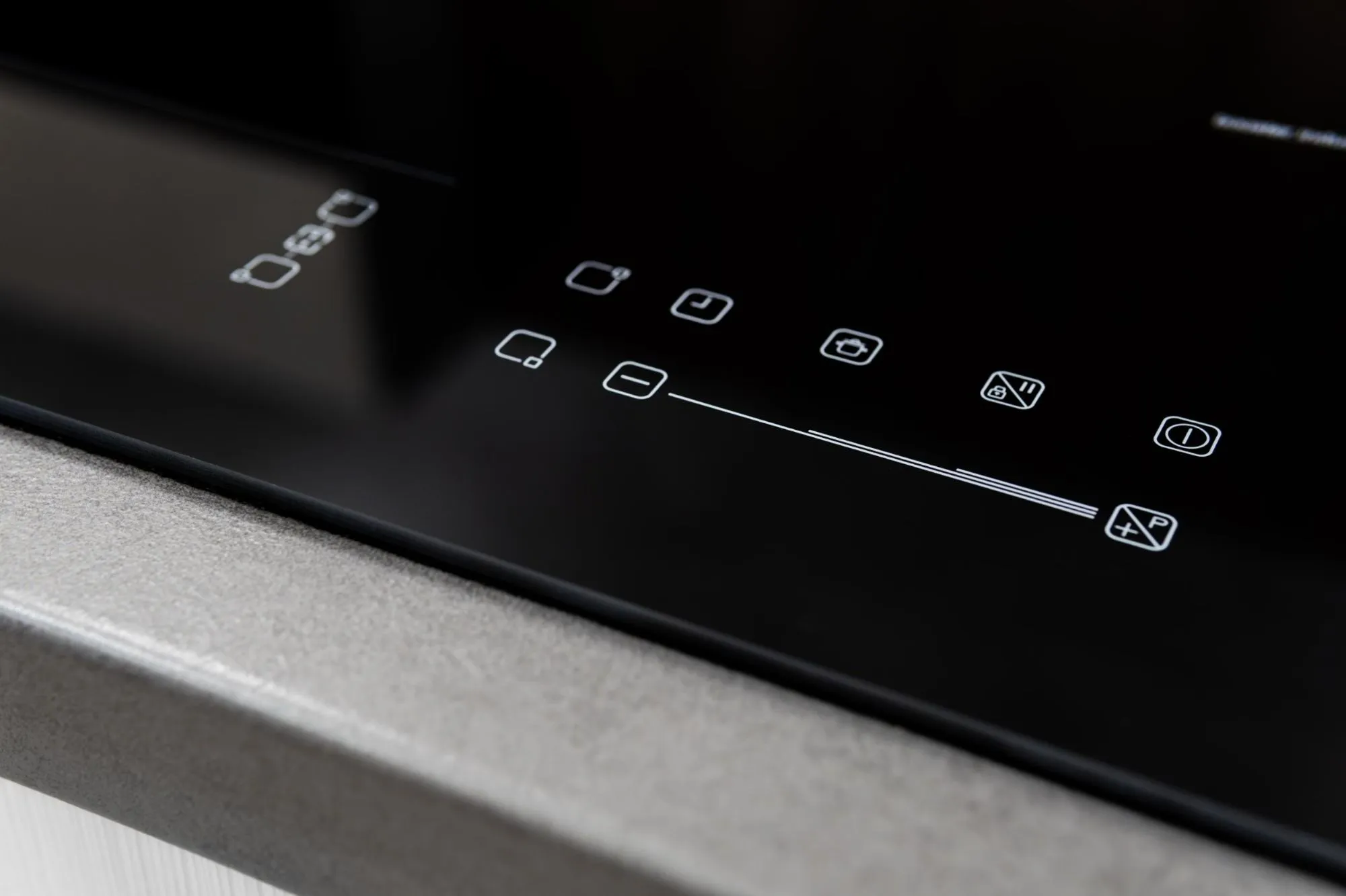 media.product.imagealternatetextformat