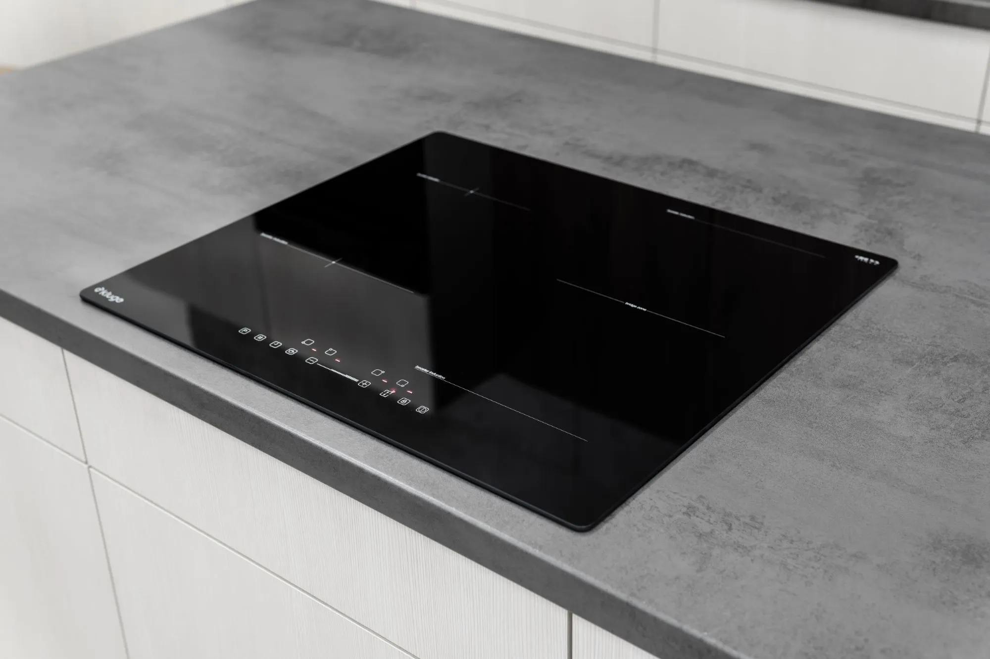 media.product.imagealternatetextformat